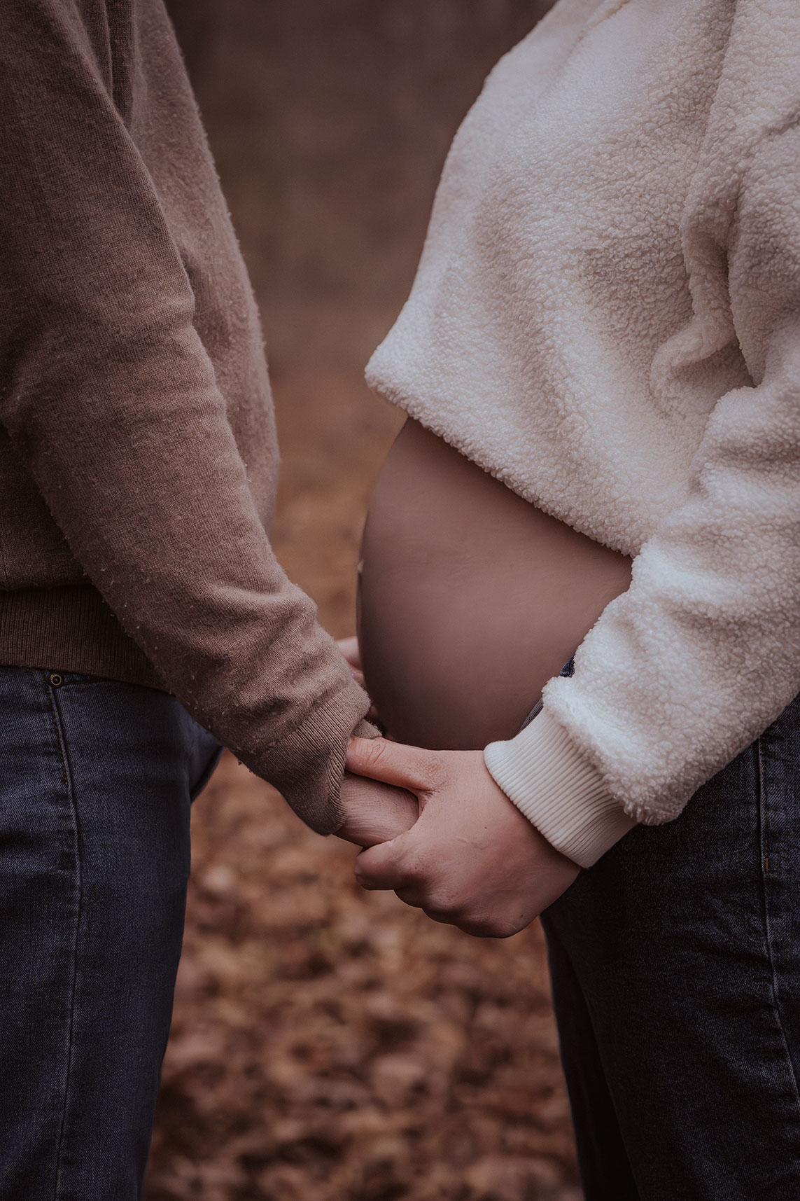 photo de grossesse couple dans la forêt du pas de calais