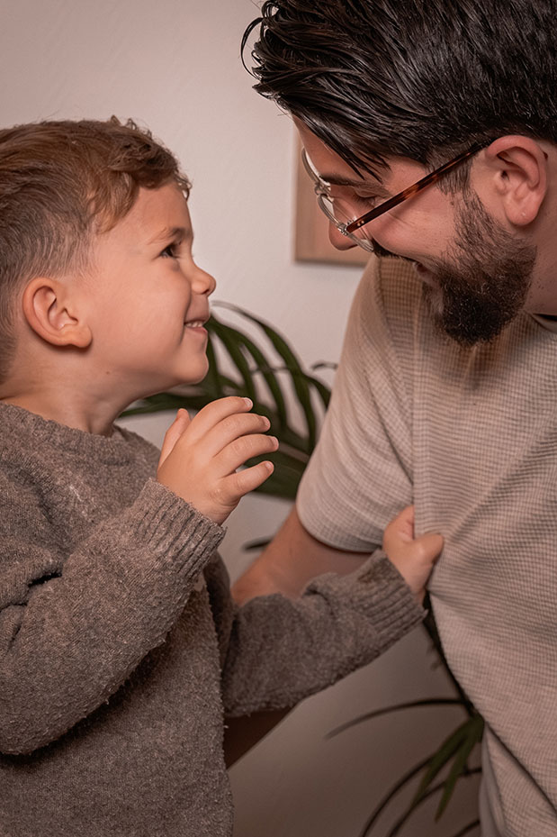 photo père et fils lors d'une séance photo famille de noël